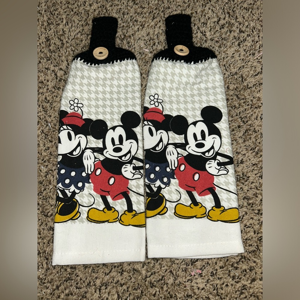 Mickey and Minnie Mouse Hanging Towel Set
